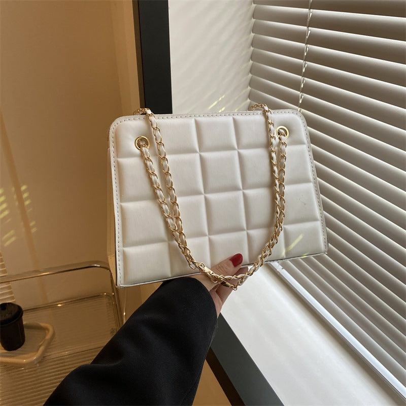 Bolsa de Ombro Feminina Pequena Xadrez com Padrão de Losangos Bordado
