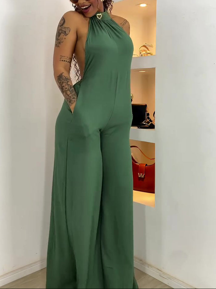 Macacão Verde com Gola Halter e Costas Abertas