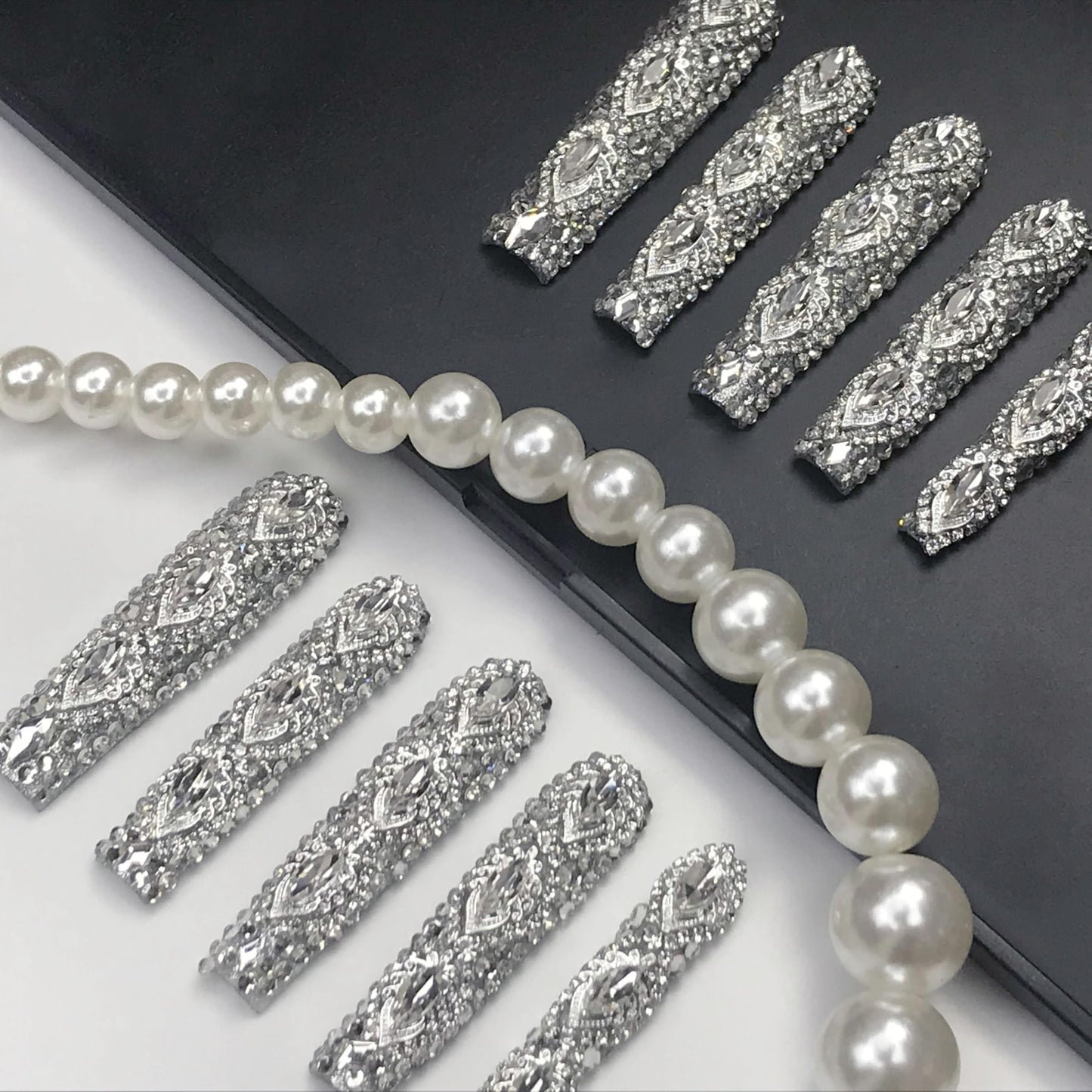 GGddsha Rainha do Estilo Elegante Unhas Longas com Strass Completos Unhas Falsas de Acrílico PMMA Artesanais Luxuosas 3D com Caixa, Presente para Mulheres, Divindade de Luxo