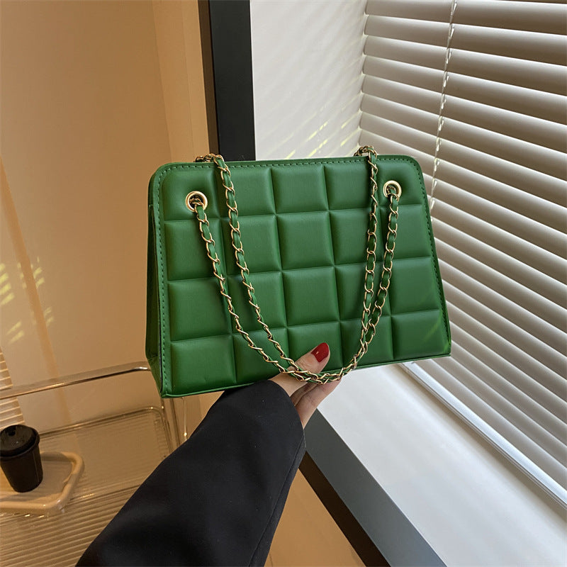 Bolsa de Ombro Feminina Pequena Xadrez com Padrão de Losangos Bordado