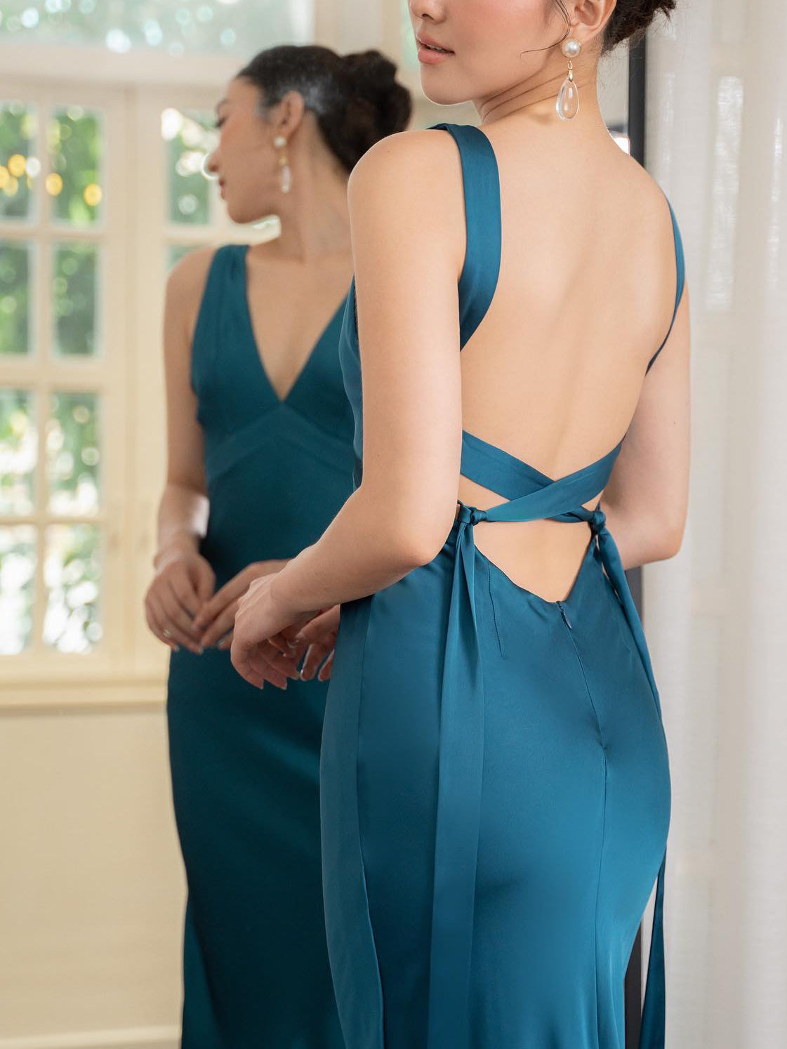 Vestido de Noiva Azul-Lago com Alças e Costas Abertas