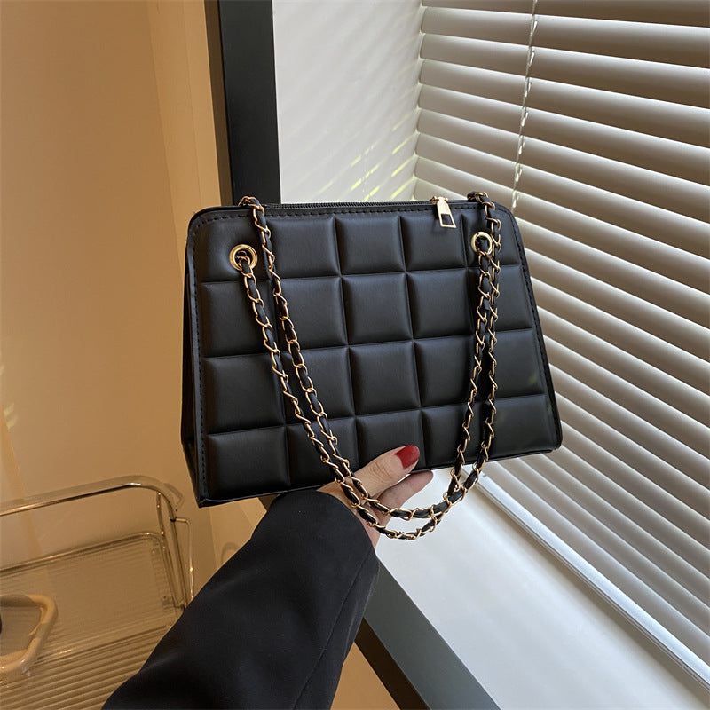 Bolsa de Ombro Feminina Pequena Xadrez com Padrão de Losangos Bordado