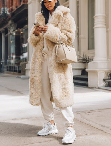 Casaco Oversized de Pele Sintética em Bege Roupa Externa de Inverno Pelúcia Longa
