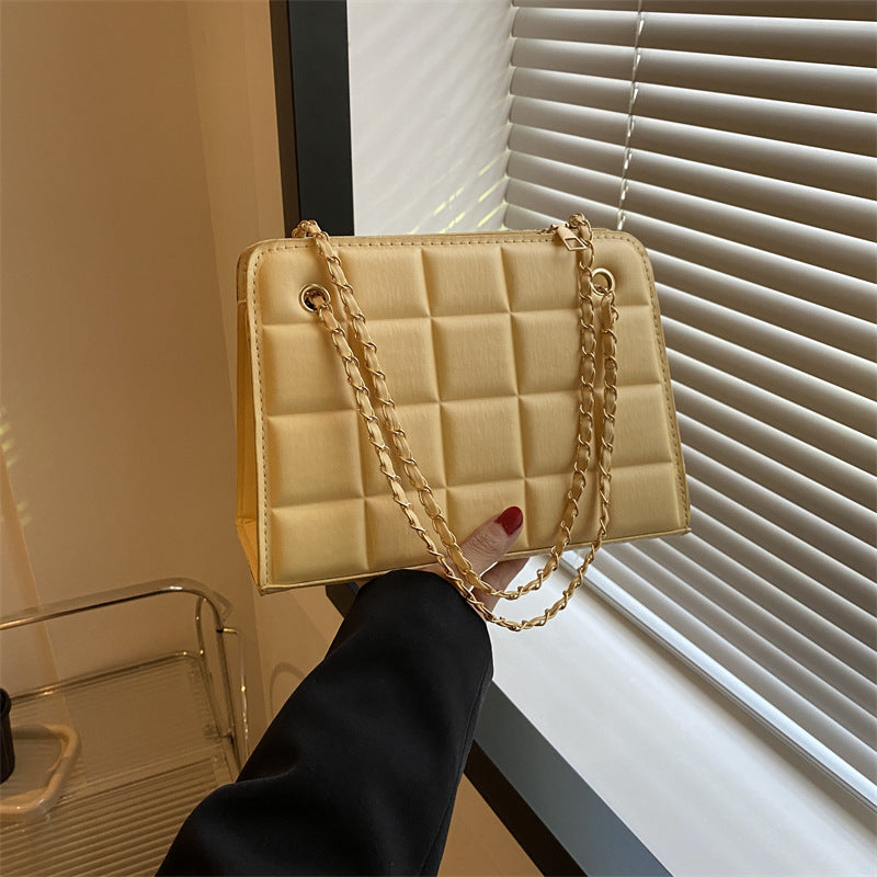 Bolsa de Ombro Feminina Pequena Xadrez com Padrão de Losangos Bordado