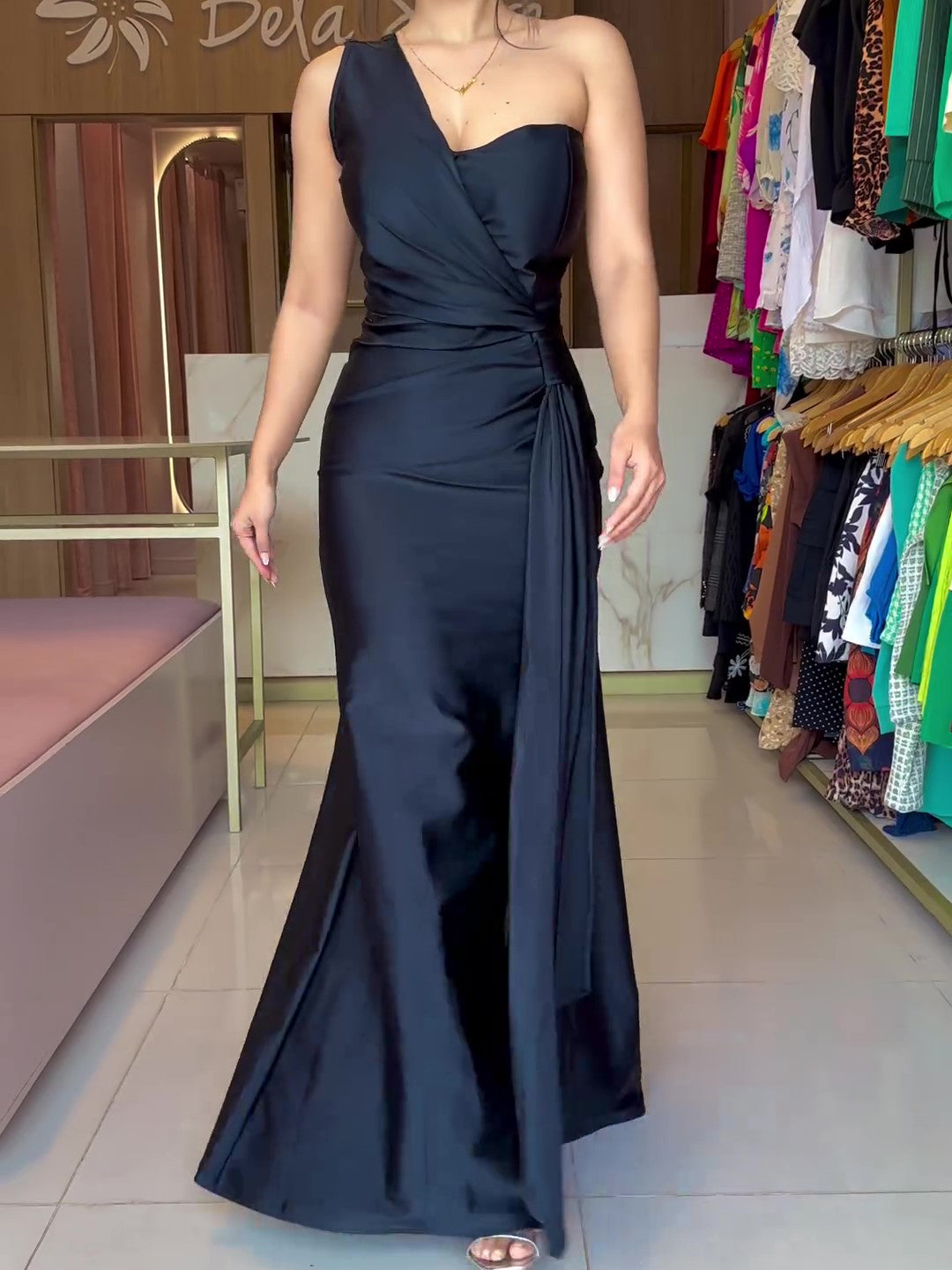 Vestido de Fenda com Nó e Manga Única