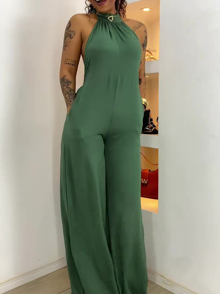 Macacão Verde com Gola Halter e Costas Abertas