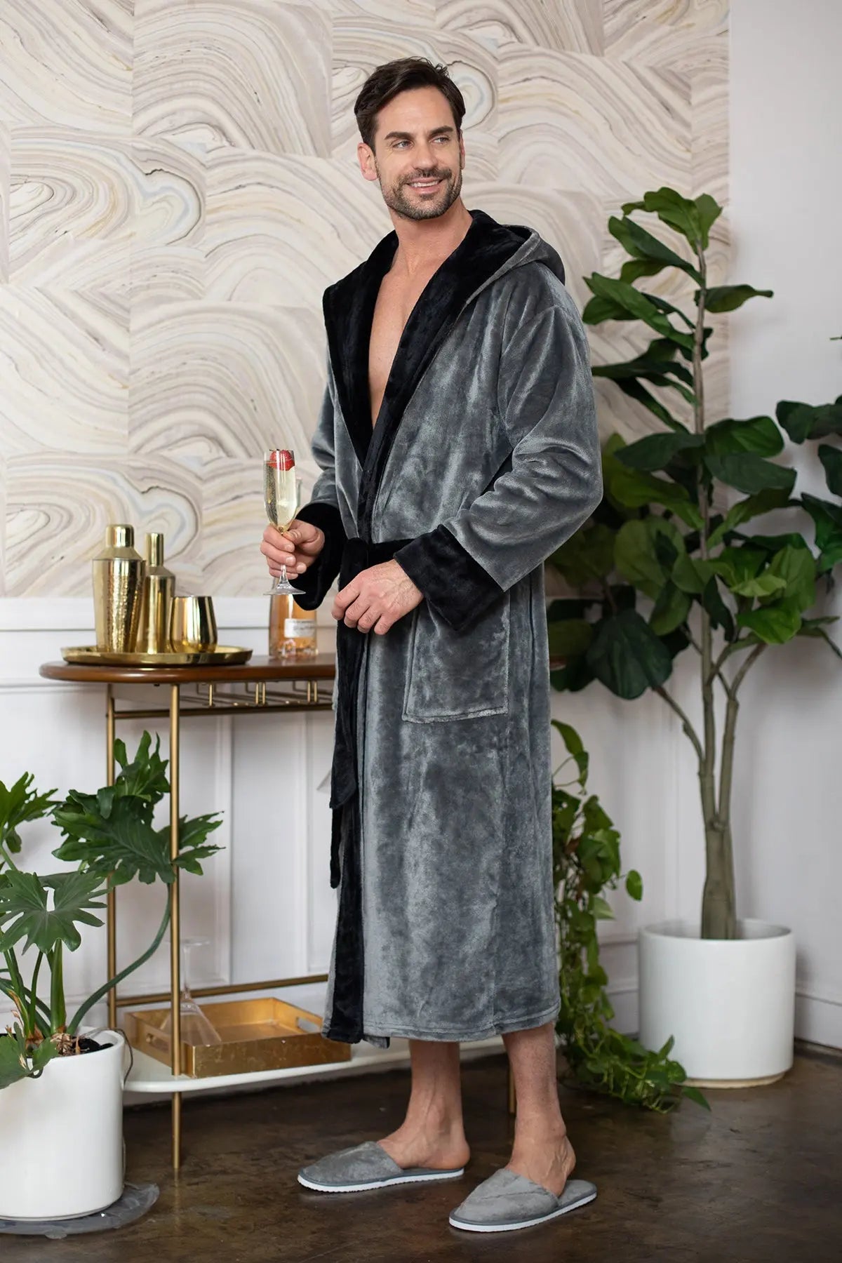 Roupão Masculino com Capuz – Conforto de Pelúcia Ultramacia para o Dia a Dia