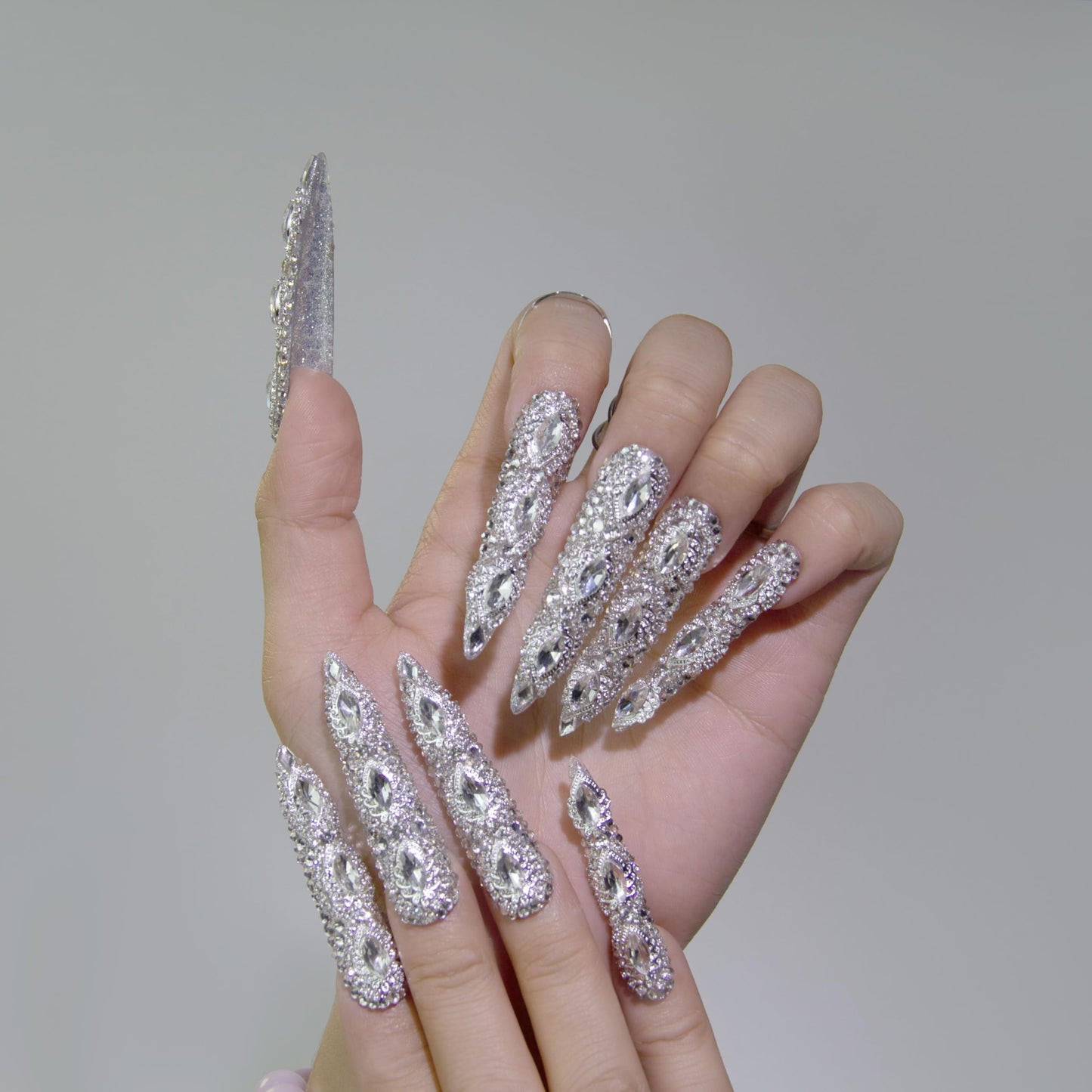 GGddsha Rainha do Haute Style Unhas Postiças Longas de Amêndoa com Diamantes Completos, Acrílico PMMA Feito à Mão, Unhas Postiças de Luxo com Cristal 3D Completo, Imperatriz Glacial