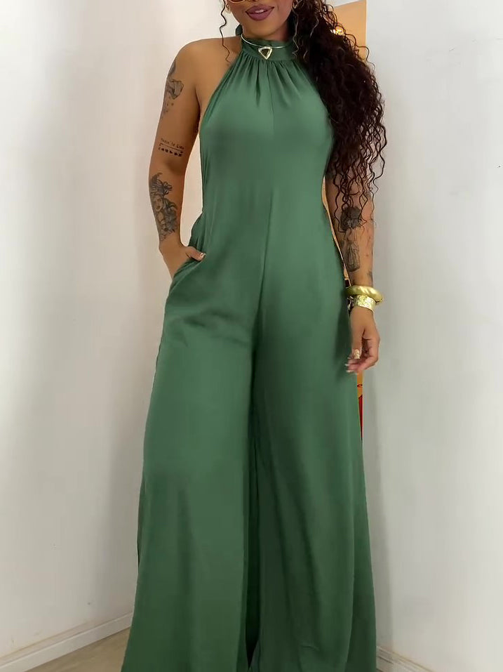 Macacão Verde com Gola Halter e Costas Abertas