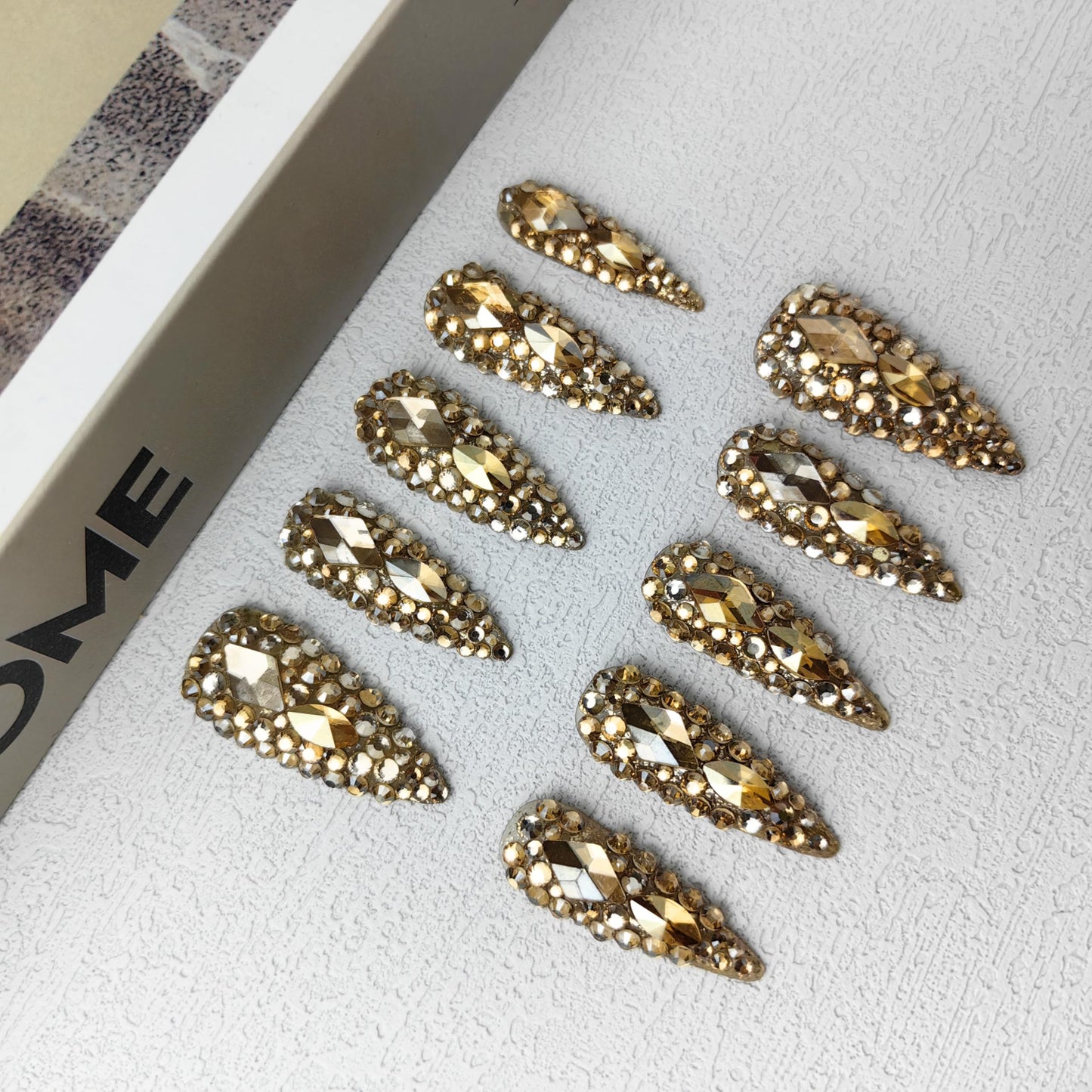 GGddsha Full Diamond Medium Almond Press On Nails Reutilizáveis PMMA Acrílico Unhas Artesanais Deluxo 3D Cristal Unhas Postiças com Caixa de Presente Para Mulheres, Coroa de Joias